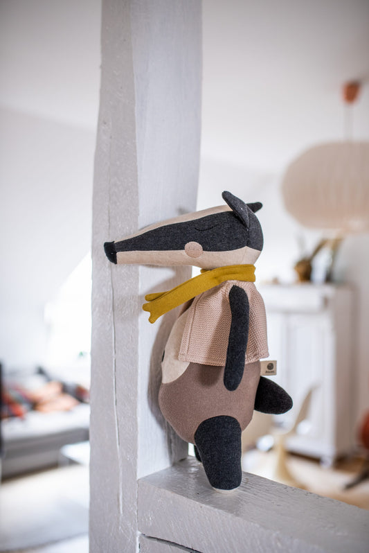 Kuscheltier Dachs 'Lou' aus Strickstoff