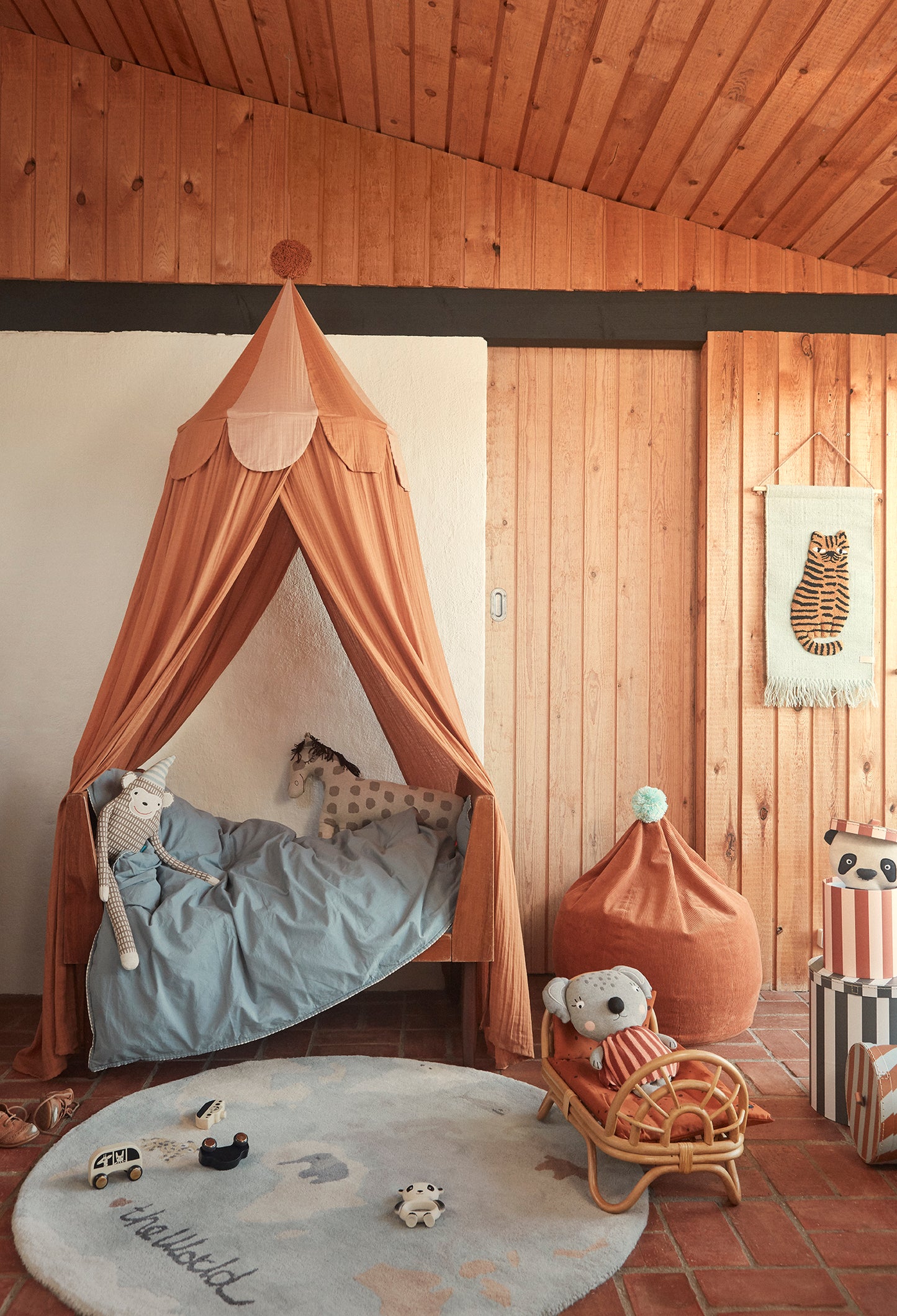 Puppenbett 'Regenbogen' aus Rattan