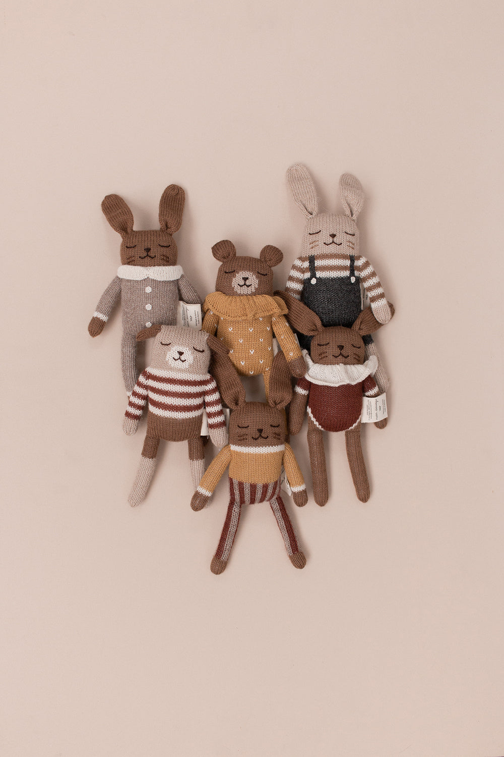 Stricktier Alpakawolle 'Hase Schwarze Latzhose'