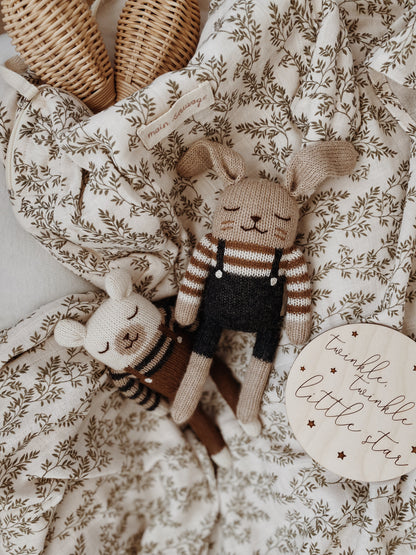 Stricktier Alpakawolle 'Hase Schwarze Latzhose'