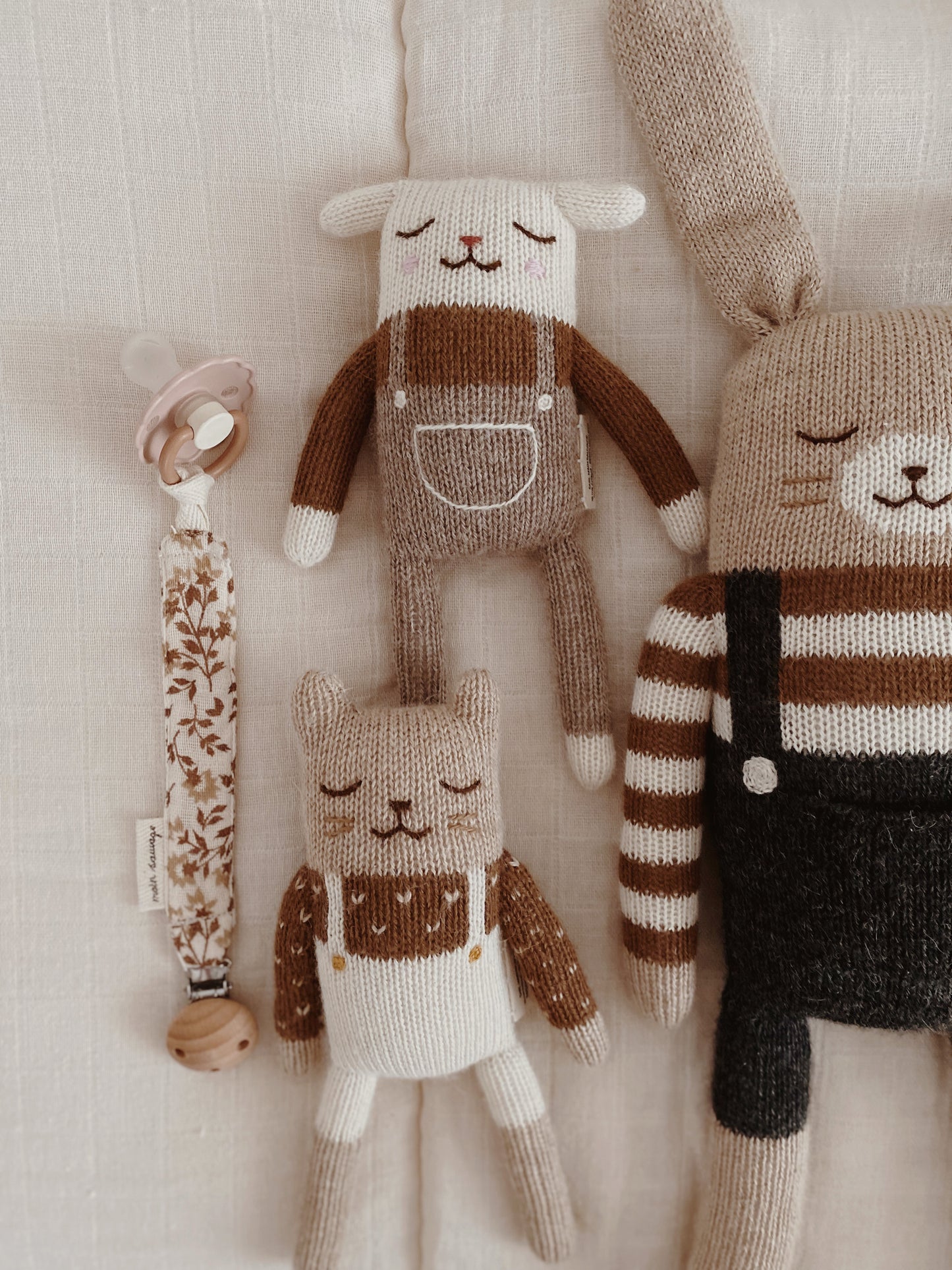 Stricktier Alpakawolle 'Katze Latzhose Creme'