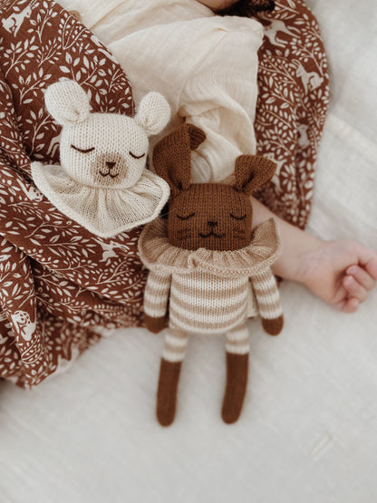 Stricktier Alpakawolle 'Hase Sandgestreifter Anzug'