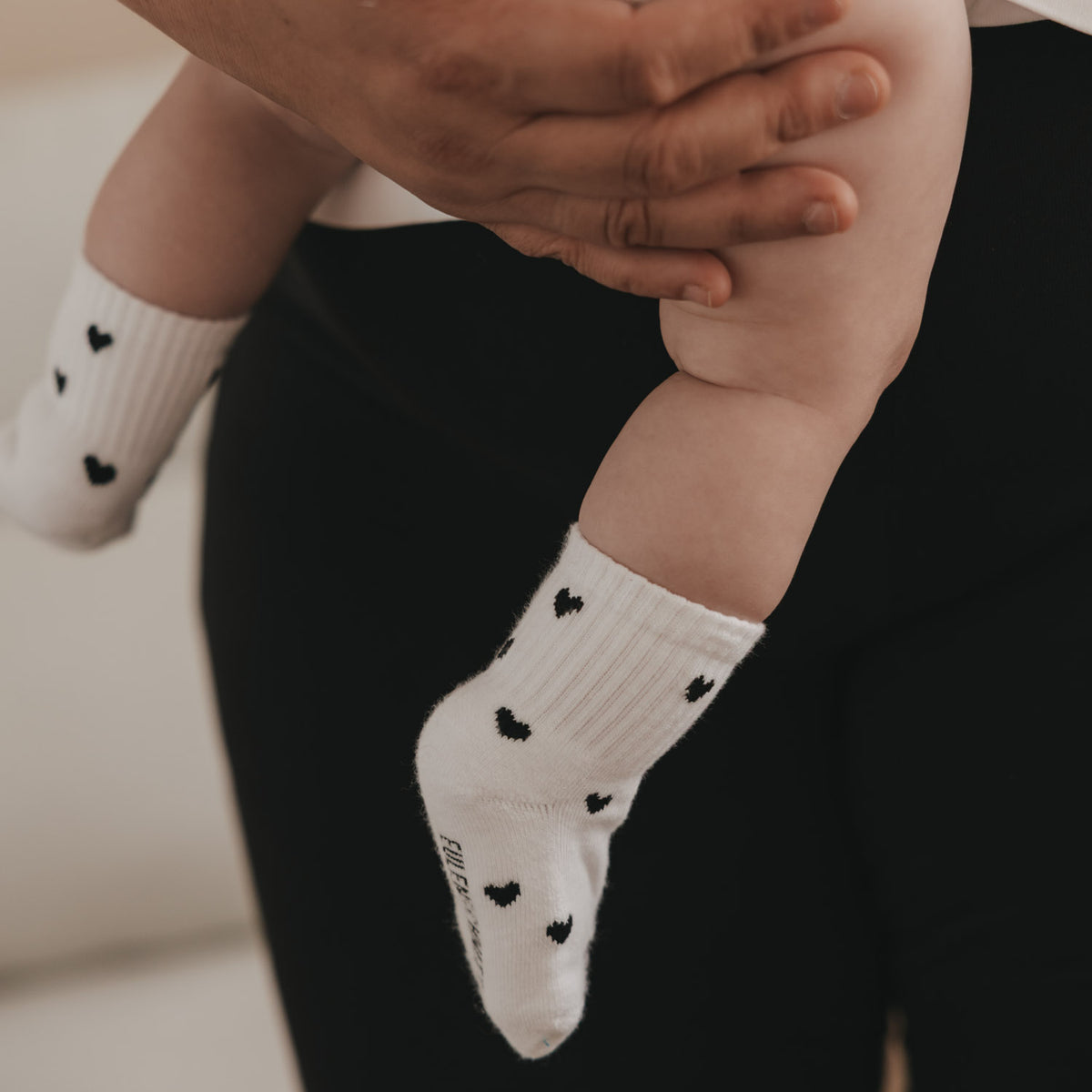 Babysocken 'Allover Herzen' schwarz