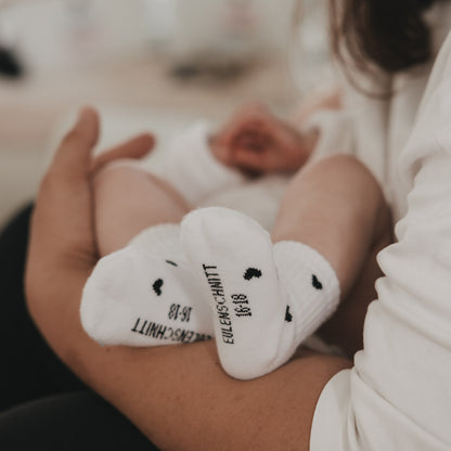 Babysocken 'Allover Herzen' schwarz